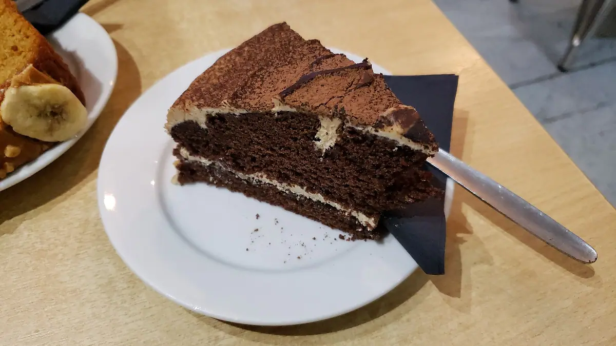 Val's Cake Tins Etc. – cake shop in Amen Corner, Bracknell